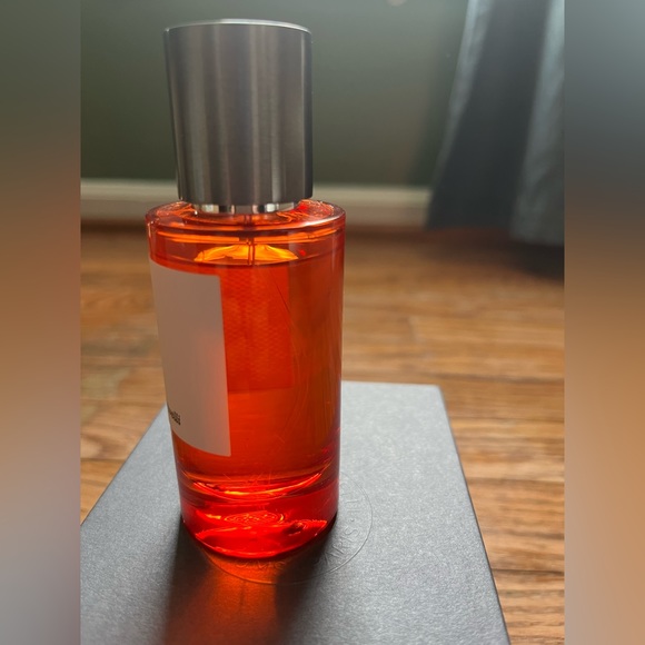 📍SOLD📍Hibiscus Mahajad by Maison Crevelli Extrait de Parfum. - Picture 2 of 9